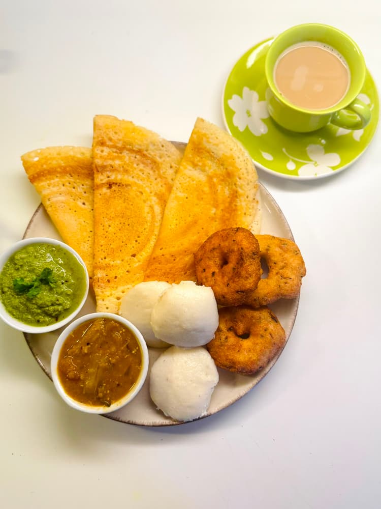 A Sri Lankan breakfast platter with tea.